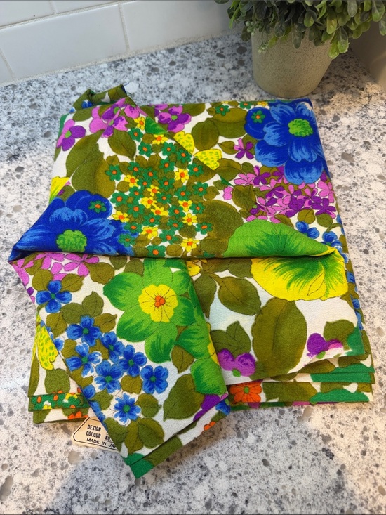 Vintage Other - Vintage 1970’s 1960’s Fabric 4 yards x 46 inches bold floral Retro